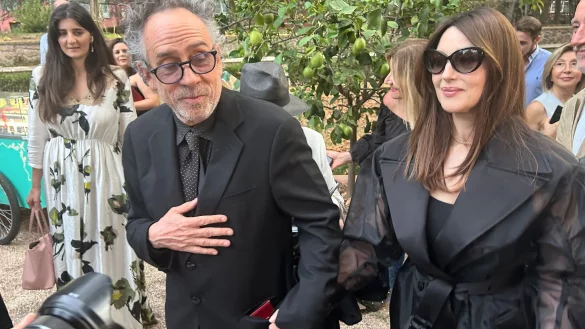 Die italienische Schauspielerin Monica Bellucci und ihr Lebensgef&auml;hrte, der US-Regisseur Tim Burton. - &copy; Christoph Sator/dpa