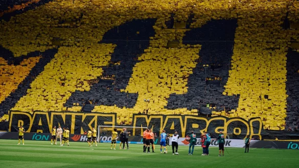 Marco Resu wird von den BVB-Fans verabschiedet und wechselt in die USA. - &copy; Bernd Thissen/dpa