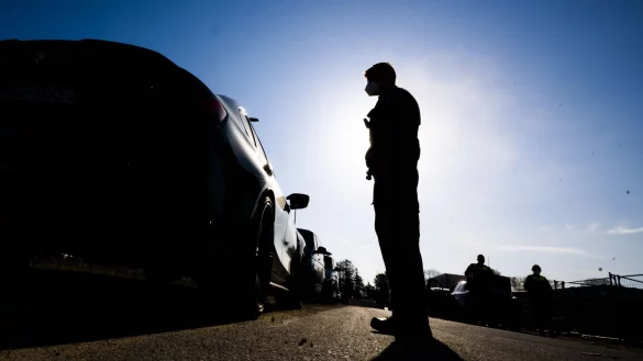 In Belgien iist ein Autofahrer vom Vorwurf der Trunkenheit am Steuer freigesprochen worden, weil der unter dem Eigenbrauer-Syndrom leidet (Symbolbild). - &copy; Julian Stratenschulte/dpa