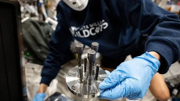 Um sich bei zukünftigen Missionen selbst Ersatzteile herstellen zu können, haben Astronautinnen auf der Raumstation einen Metall-3D-Drucker ausprobiert. - © -/Esa/Nasa/dpa