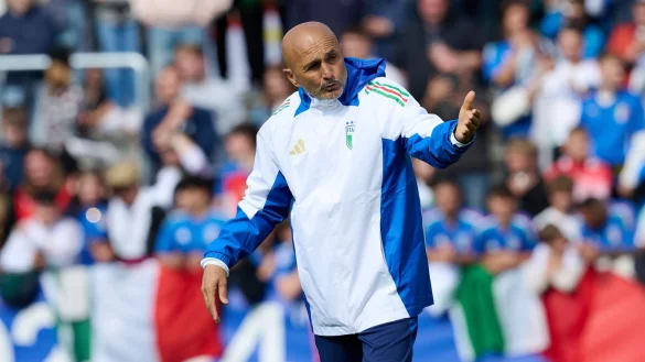 Italiens Trainer Luciano Spalletti gestikuliert beim &ouml;ffentlichen Training der italienischen Fu&szlig;ball-Nationalmannschaft. - &copy; Bernd Thissen/dpa