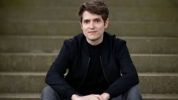 In seinem neuen Buch &laquo;Die Geschichten in uns. Vom Schreiben und vom Leben&raquo; offenbart der Bestsellerautor so viel Privates und Pers&ouml;nliches wie nie zuvor. (Foto - Archiv) - &copy; Sebastian Christoph Gollnow/dpa