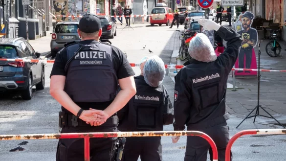 Die Polizei geht nicht davon aus, dass die Tat in Bezug zur Fußball-EM steht. - © Bodo Marks/dpa