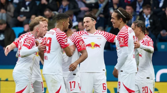 Die Spieler von Leipzig jubeln &uuml;ber ein Tor. - &copy; Bernd Thissen/dpa