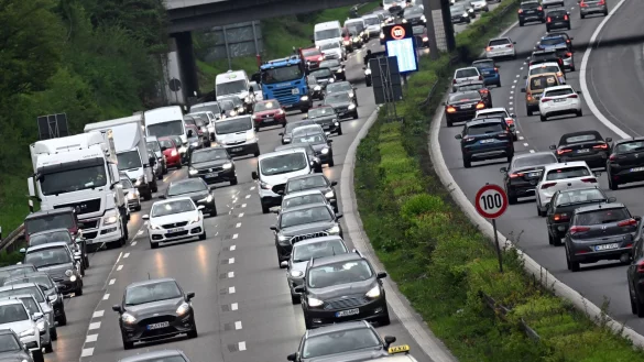 Die Sperrung zwischen den Anschlussstellen B&uuml;ttgen und Neuss-Norf soll vom 15. bis 25. Juli dauern. - &copy; Federico Gambarini/dpa