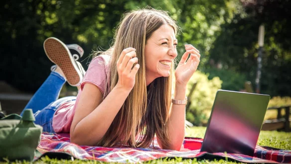 Fremdsprachen lernen - in einem sicheren Raum, ohne Angst vor Blamage: So lautet das Versprechen von KI-Sprachtrainern. - &copy; Christin Klose/dpa-tmn/dpa