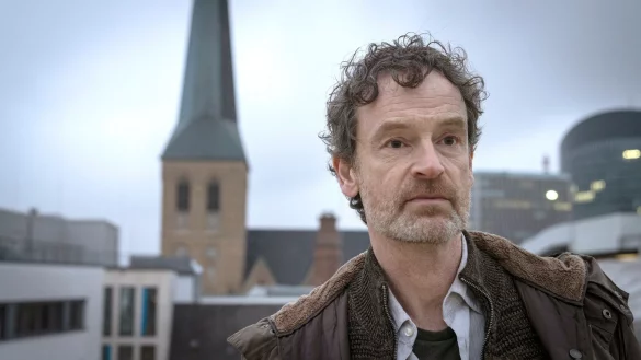 Mit Leib und Seele Polizist: Hauptkommissar Peter Faber (J&ouml;rg Hartmann) in einer Szene aus &laquo;Tatort: Cash&raquo; (undatiert). - &copy; Thomas Kost/WDR/Bavaria Fiction GmbH/dpa