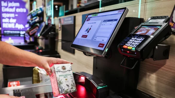 SB-Kassen sind im Einzelhandel inzwischen in immer mehr Geschäften zu finden. - © Oliver Berg/dpa