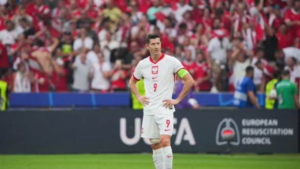 Die Polen um Robert Lewandowski haben keine Chance mehr auf den Einzug ins Achtelfinale. - &copy; S&ouml;ren Stache/dpa