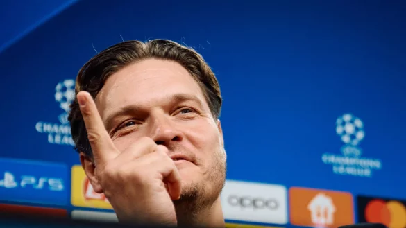 Dortmunds Trainer Edin Terzic spricht bei der Pressekonferenz. - &copy; Bernd Thissen/dpa