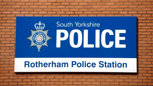 Der jahrelange bandenm&auml;&szlig;ige Missbrauch in Rotherham f&uuml;hrte zu heftiger Kritik an Polizei und Beh&ouml;rden. (Archivbild) - &copy; picture alliance / dpa