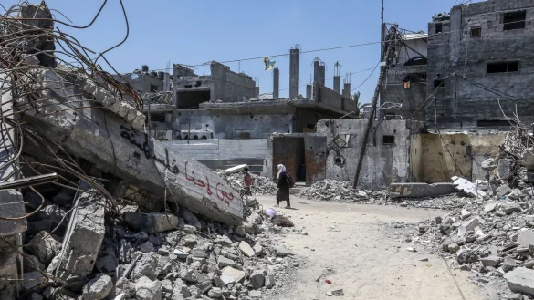 Zerst&ouml;rte Geb&auml;ude im Gazastreifen. Der in Tunneln unter dem K&uuml;stengebiet ausharrende milit&auml;rische Anf&uuml;hrer der Hamas, Jihia al-Sinwar, ist einem Medienbericht zufolge nur dann zu einem Abkommen bereit, wenn es das &Uuml;berleben der Hamas als milit&auml;rische und politische Kraft in Gaza sichert. - &copy; Abed Rahim Khatib/dpa