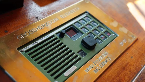 Als &laquo;San Antonio&raquo; lief der Gaffelschoner 1909 vom Stapel, sp&auml;ter wurde er als Schulschiff in &laquo;Gro&szlig;herzogin Elisabeth&raquo; umbenannt und irgendwann auch mit Funktechnik best&uuml;ckt. - &copy; Dany Vigneron/Schulschiffverein GE e. V./dpa-tmn