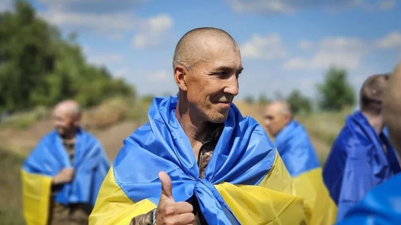 Russland und die Ukraine haben jeweils 103 Kriegsgefangene in ihre Heimat enlassen (Archvibild) - &copy; Uncredited/Ukrainian Presidential Press Office/AP/dpa