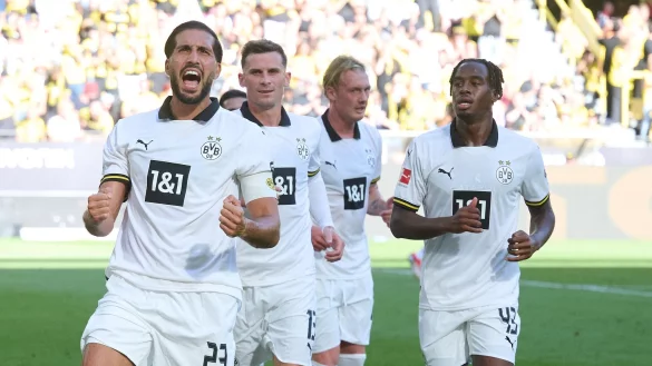 Mit einem verwandelten Elfmeter trug Emre Can zum Sieg des BVB &uuml;ber Aston Villa bei. - &copy; Bernd Thissen/dpa