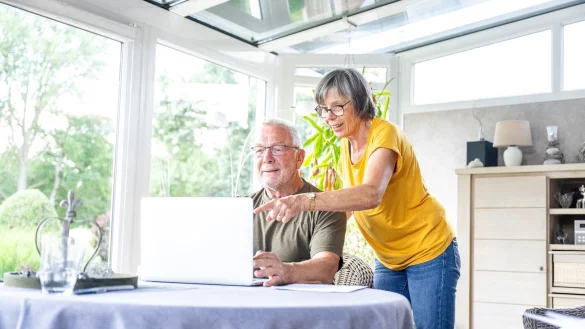 Vor der Suche nach alten Bekannten sollte man den Anbieter vor Vertragsabschluss &uuml;berpr&uuml;fen, um m&ouml;glichen Abo-Fallen auszuweichen. - &copy; Benjamin Nolte/dpa-tmn/dpa