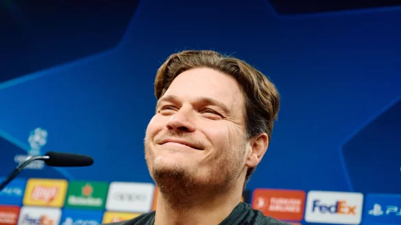 Dortmunds Trainer Edin Terzic nimmt an der Pressekonferenz teil. - &copy; Bernd Thissen/dpa