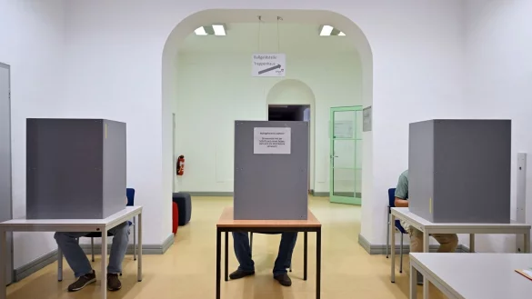 Die Wahllokale in Sachsen und Th&uuml;ringen waren bis 18.00 Uhr ge&ouml;ffnet. - &copy; Martin Schutt/dpa