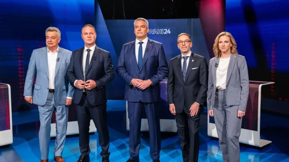 Vizekanzler Werner Kogler (l-r), SPÖ-Chef Andreas Babler, Bundeskanzler Karl Nehammer, FPÖ-Chef Herbert Kickl und Neos-Chefin Beate Meinl-Reisinger. - © Georg Hochmuth/APA/dpa