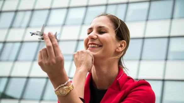 Vor der Zahlung f&uuml;r eine gebuchte Reise sollte man sicherstellen, dass man den Reiseversicherungsschein bekommen hat. - &copy; Christin Klose/dpa-tmn