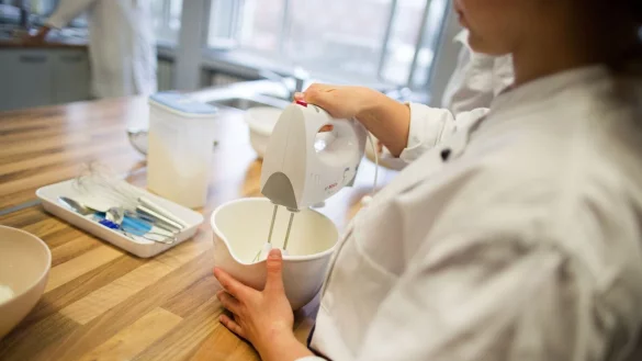 In NRW k&ouml;nnen junge Menschen mit Handicap bald eine Ausbildung zum Fachpraktiker Hauswirtschaft machen (Archivbild) - &copy; picture alliance / dpa