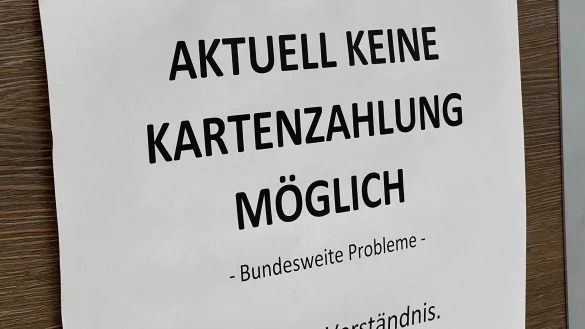 Die Zahlung per Giro- oder Kreditkarte in Deutschland war nach Angaben von Zahlungsdienstleistern bundesweit gest&ouml;rt (Symbolbild/Archivbild). - &copy; Christoph Dernbach/dpa