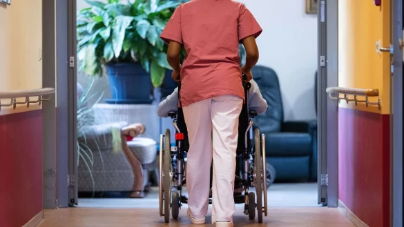 &laquo;Die Kostenlawine ist nicht mehr aufzuhalten&raquo;, prognostiziert Sozialexperte Raffelh&uuml;schen. - &copy; Marijan Murat/dpa