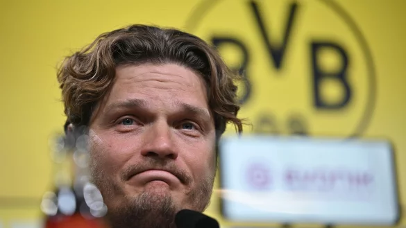 Borussia Dortmunds Trainer Edin Terzic bei einer Pressekonferenz nach dem Spiel. - &copy; Bernd Thissen/dpa