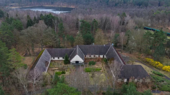 Die ehemalige Villa von Reichpropaganda-Minister Joseph Goebbels auf dem Areal am Bogensee, - &copy; Patrick Pleul/dpa