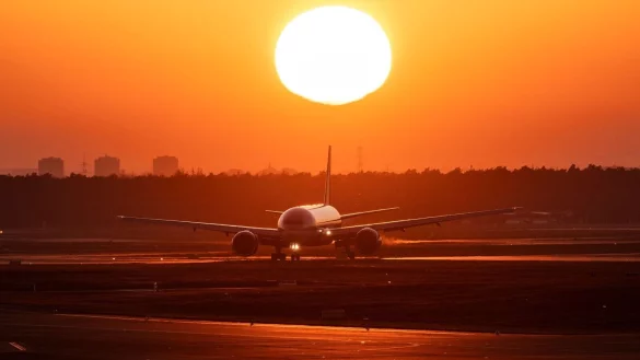 An Bord von Fliegern kann Hitze schnell unangenehm werden - dazu kommt die Enge und die Tatsache, dass Passagiere nicht einfach hinausk&ouml;nnen. - &copy; Boris Roessler/dpa/dpa-tmn