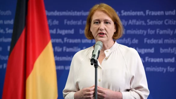 Familienministerin Lisa Paus hat in Berlin Empfehlungen gegen den Fachkr&auml;ftemangel in Kitas vorgestellt. - &copy; Bernd von Jutrczenka/dpa