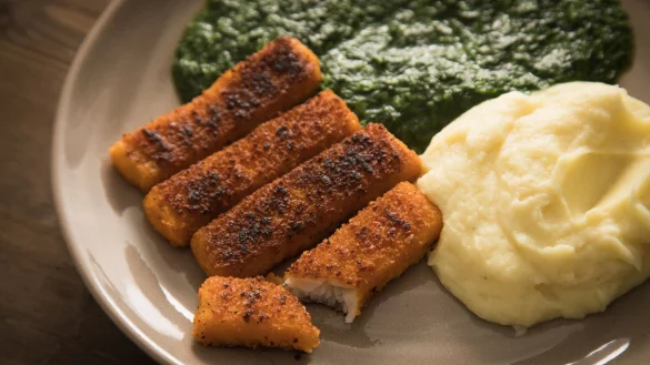 Kinder lieben sie - doch leider sind mehr als die H&auml;lfte der getesteten Fischst&auml;bchen schadstoffbelastet. - &copy; Christin Klose/dpa-tmn/dpa