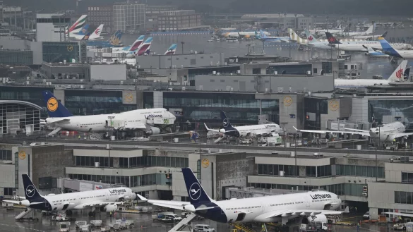 Nach einem Stromausfall in der Nacht kann es am Frankfurter Flughafen noch zu Versp&auml;tungen kommen. (Archivbild) - &copy; Arne Dedert/dpa