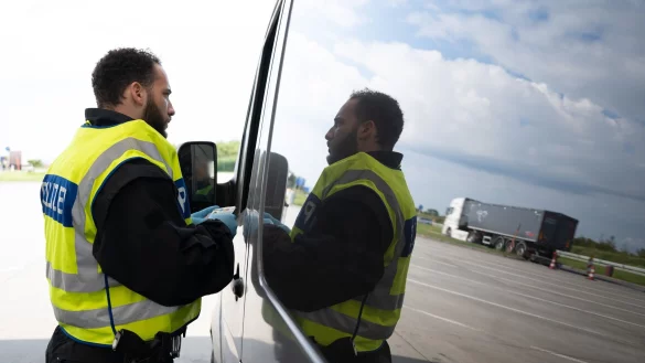 Polizisten werden w&auml;hrend der Olympischen Spiele an der Grenze zu Frankreich kontrollieren. (Archivbild) - &copy; Sebastian Kahnert/dpa