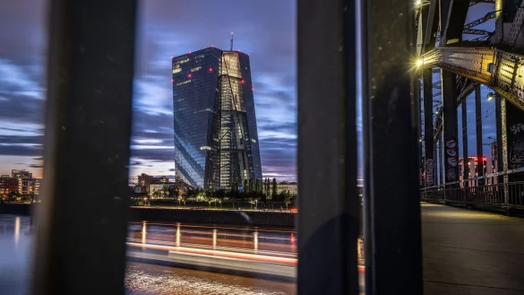 Im Juli 2022 beendete die EZB ihre Politik der Null- und Negativzinsen, um die Inflation in den Griff zu bekommen. - &copy; Frank Rumpenhorst/dpa