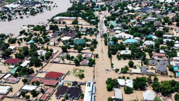 Schwere Regenf&auml;lle lie&szlig;en im Norden Nigerias einen Damm brechen. (Archivbild vom 10. September). - &copy; Musa Ajit Borno/AP/dpa