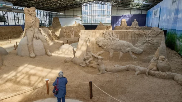 Die Sandskulpturen-Ausstellung in Travem&uuml;nde ist bis zum 3. November ge&ouml;ffnet. - &copy; Georg Wendt/dpa