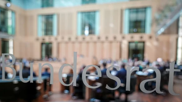 Der Treibhausgasaussto&szlig; soll k&uuml;nftig sektoren&uuml;bergreifend betrachtet werden - so hat es der Bundesrat gebilligt. - &copy; Kay Nietfeld/dpa