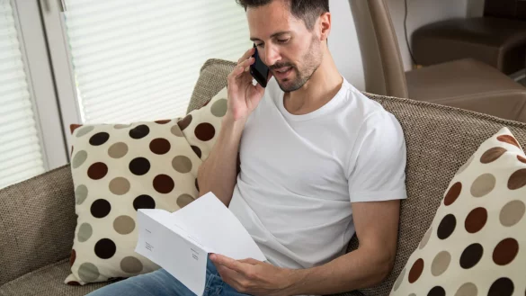 Zur Sicherheit immer bei der eigenen Bank nachfragen: Derzeit versenden Betr&uuml;ger gef&auml;lschte Bankbriefe mit QR-Codes, die sensible Daten abfragen. - &copy; Christin Klose/dpa-tmn