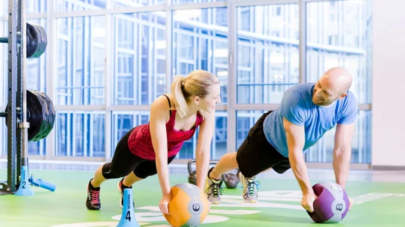 Core-Traing st&auml;rkt die Bauch-, R&uuml;cken- und Rumpfmuskulatur. - &copy; Monique W&uuml;stenhagen/dpa Themendienst/dpa