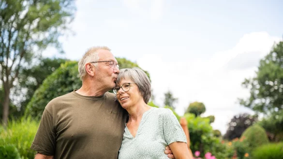 Drau&szlig;en unterwegs: Gemeinsame Unternehmungen schaffen Gespr&auml;chsstoff - vor allem dann, wenn sie die Alltagsroutinen durchbrechen. - &copy; Benjamin Nolte/dpa-tmn