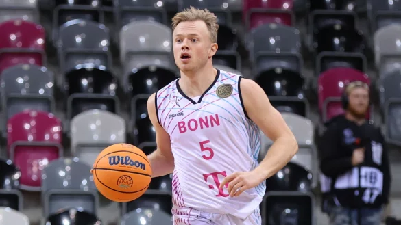 Bonns Harald Frey am Ball. - &copy; J&uuml;rgen Schwarz/dpa