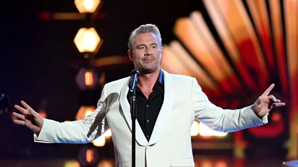 S&auml;nger Sasha singt bei der Verleihung des Medienpreises &laquo;Goldene Henne&raquo;. - &copy; Hendrik Schmidt/dpa