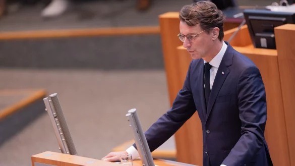 NRW-Ministerpr&auml;sident W&uuml;st sieht den Anschlag von Solingen als einen Wendepunkt - &copy; Rolf Vennenbernd/dpa