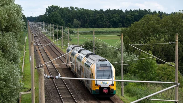 Das Deutschlandticket verursacht hohe Kosten - Bund und L&auml;nder streiten seit langem &uuml;ber die Finanzierung. - &copy; Soeren Stache/dpa