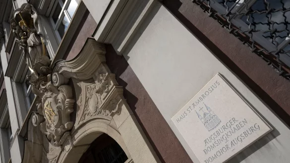 Das Haus Ambrosius ist Sitz der Augsburger Domsingknaben. Eine fr&uuml;here Hilfskraft bei dem katholischen Knabenchor muss sich vor Gericht verantworten. - &copy; Stefan Puchner/dpa