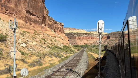 Der Rocky Mountaineer f&auml;hrt durch einige der spektakul&auml;rsten Landschaften der USA. - &copy; Verena Wolff/dpa-tmn/dpa