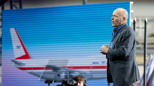 Boeing-Chef Calhoun muss sich im US-Senat auf einen scharfen Ton einstellen. - &copy; John Froschauer/AP/dpa