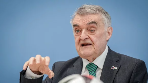 Herbert Reul (CDU), Innenminister des Landes Nordrhein-Westfalen. - &copy; Kay Nietfeld/dpa