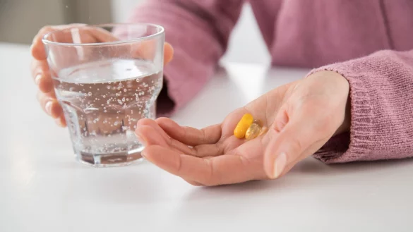 Nahrungserg&auml;nzungsmittel sind laut der Stiftung Warentest keine wirksame Hilfe bei Gelenkbeschwerden. - &copy; Christin Klose/dpa-tmn/dpa